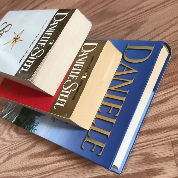 3 Books Danielle’s Steel - Picture 4 of 6